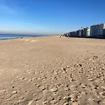 Strandstudio In Hartje דירה *